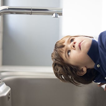 Wasserleitungen gegen Einfrieren schützen